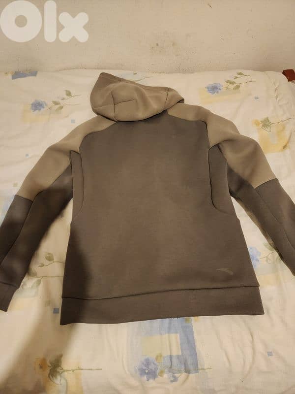 jacket anta size M betlbis L mawjode 3endi new ba3da jebta men mike 3