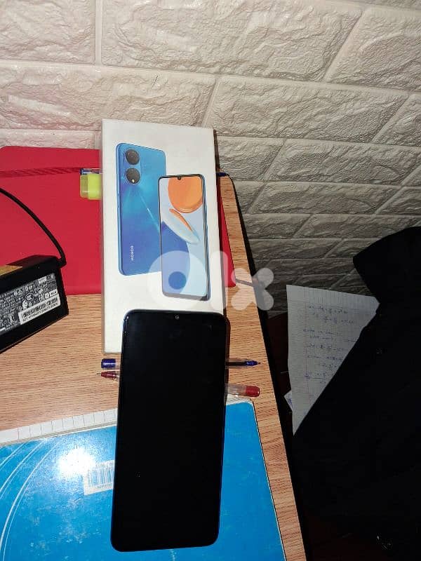 Honorx7 and free Samsung j6+ 9