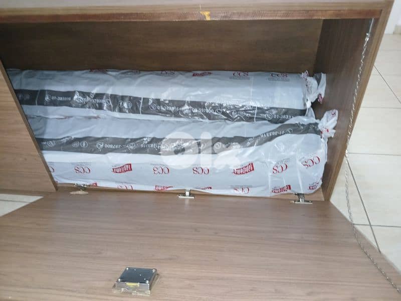 armoire pour tapis. 1