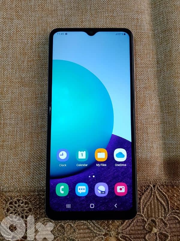 تلفون ماركة Samsung A02 معو 2 كفرات مستعمل نضيف السعر 80$ 4
