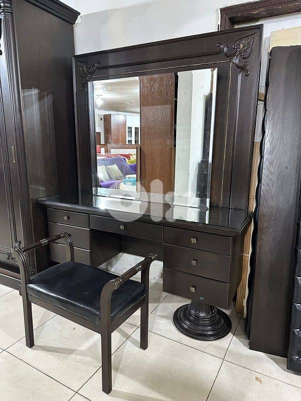 اوضة نوم ملكية سحاب خشب زان ولاتي كلا ملبسة قشر 16