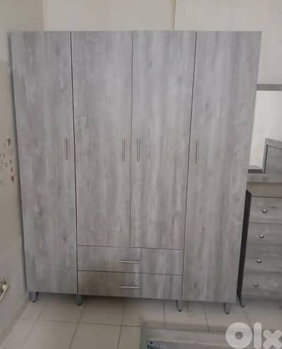 خزانة اربع درف حجم كبير 180 سم ملبسة بالكامل من برا وجوا