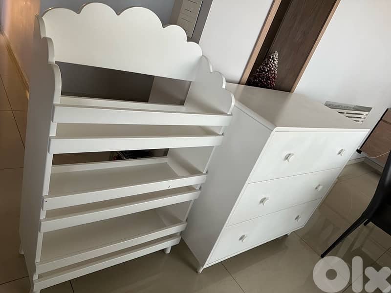 kids Bed + dresser + shelves + rug 2