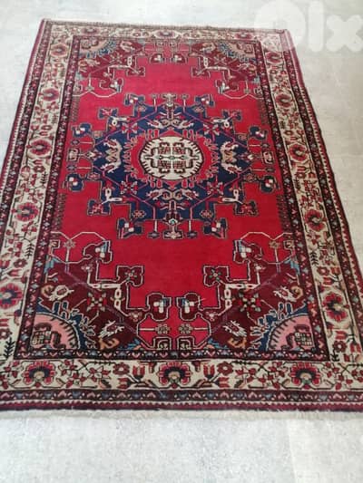 سجاد قوقازي بحالة جيدة