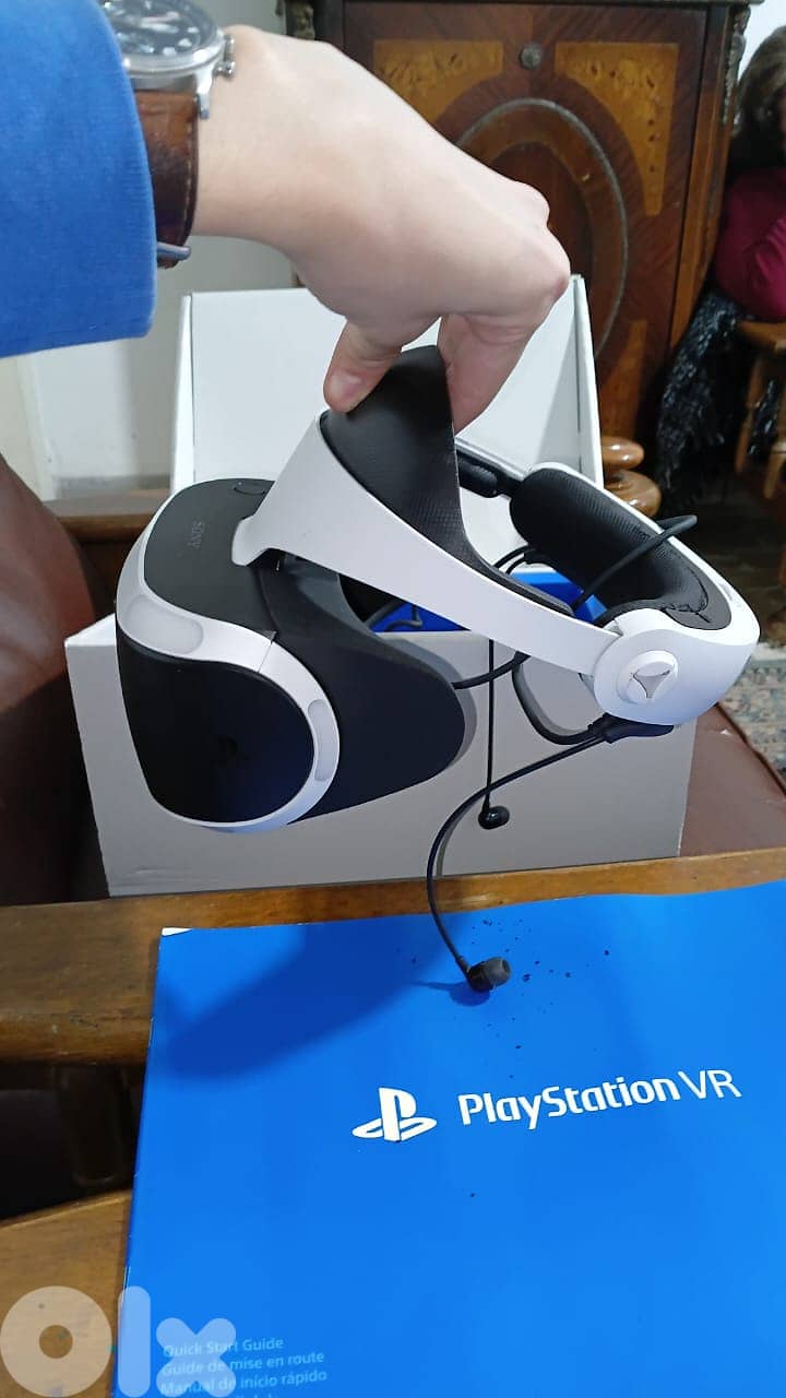 PS4 Slim 1 TB and PS VR 1