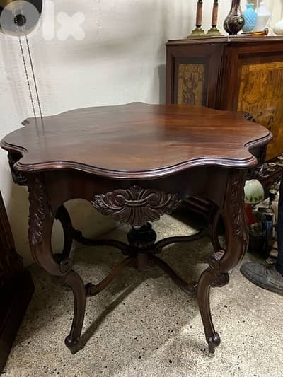 frensh table طاولة وسط فرنسية خشب جوز شغل مميز ولا اروع خارقة النضافة