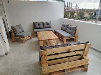 in outdoor setting room