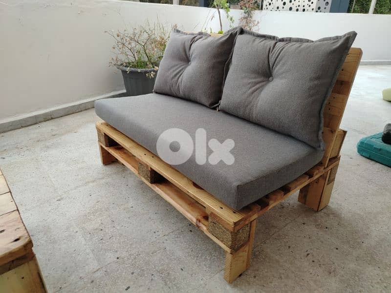 in outdoor setting room 1