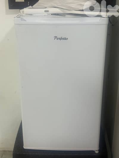 براد مكتب مستعمل شهر تقريباً فقط