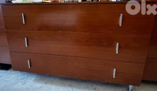 غرفةً نوم شبه جديدة ٤٥٠$  للتواصل ٧٠٨٥٨٤٦٢