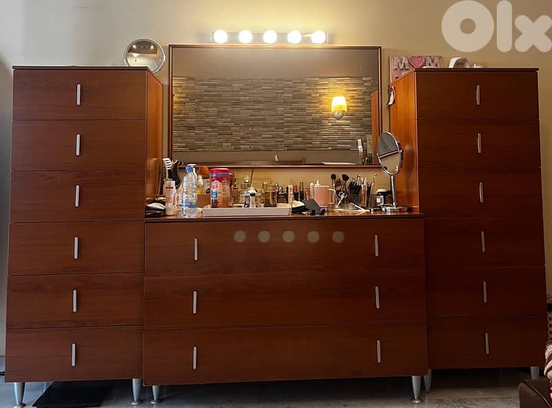 غرفةً نوم شبه جديدة ٤٥٠$  للتواصل ٧٠٨٥٨٤٦٢ 2