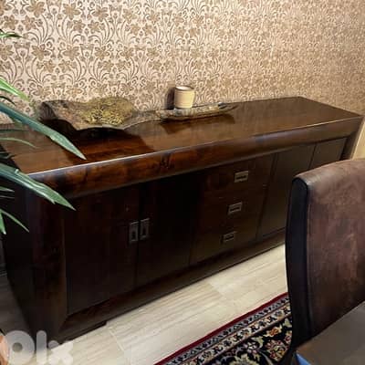 طاولة السفرة مع البوفييه للتواصا ٧٠٨٥٨٤٦٢