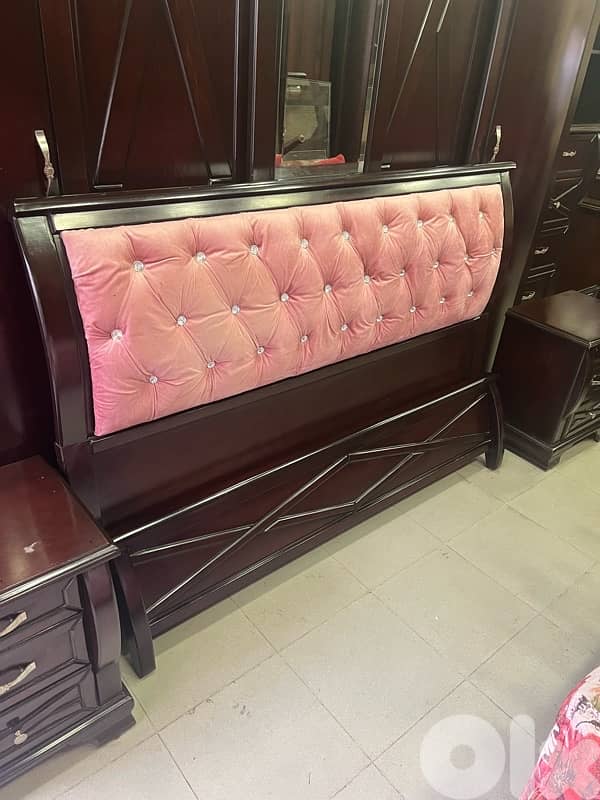 غرفة نوم خشب زان ولاتي ملكية مستعملة شبه جديدة 2