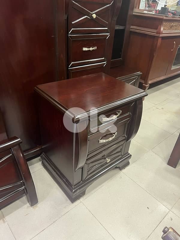 غرفة نوم خشب زان ولاتي ملكية مستعملة شبه جديدة 3