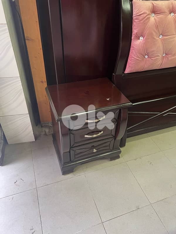 غرفة نوم خشب زان ولاتي ملكية مستعملة شبه جديدة 4