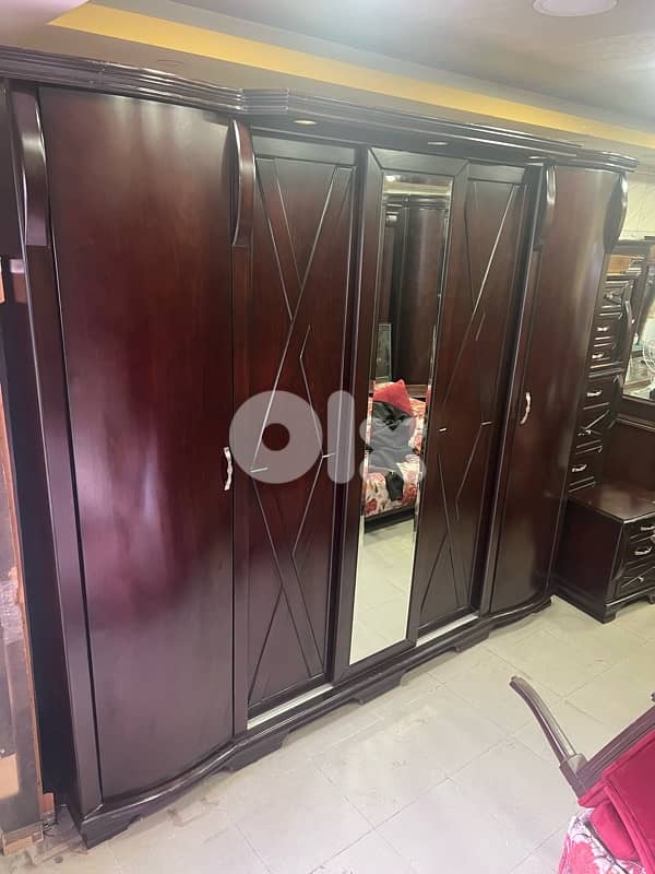 غرفة نوم خشب زان ولاتي ملكية مستعملة شبه جديدة 5