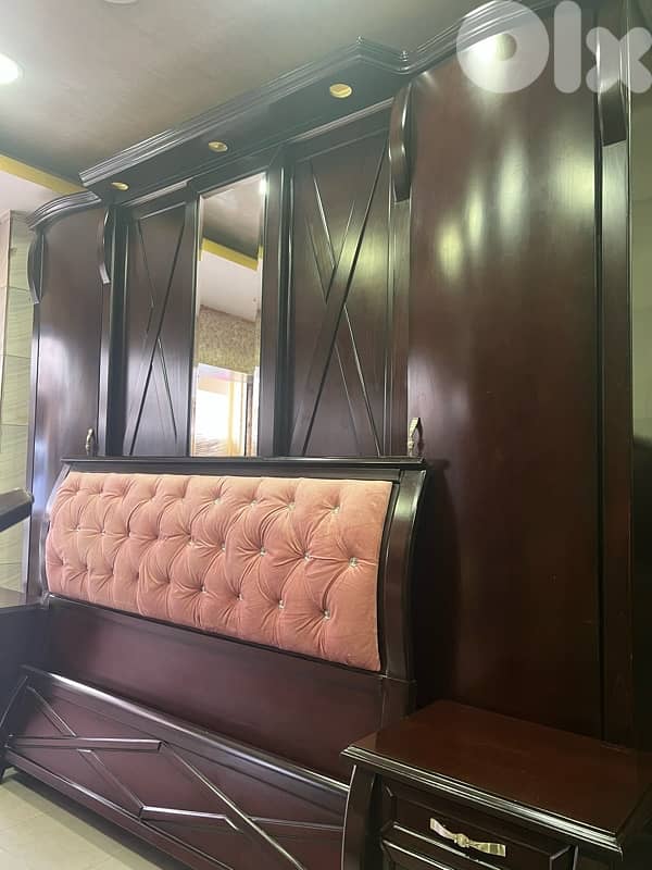 غرفة نوم خشب زان ولاتي ملكية مستعملة شبه جديدة 7