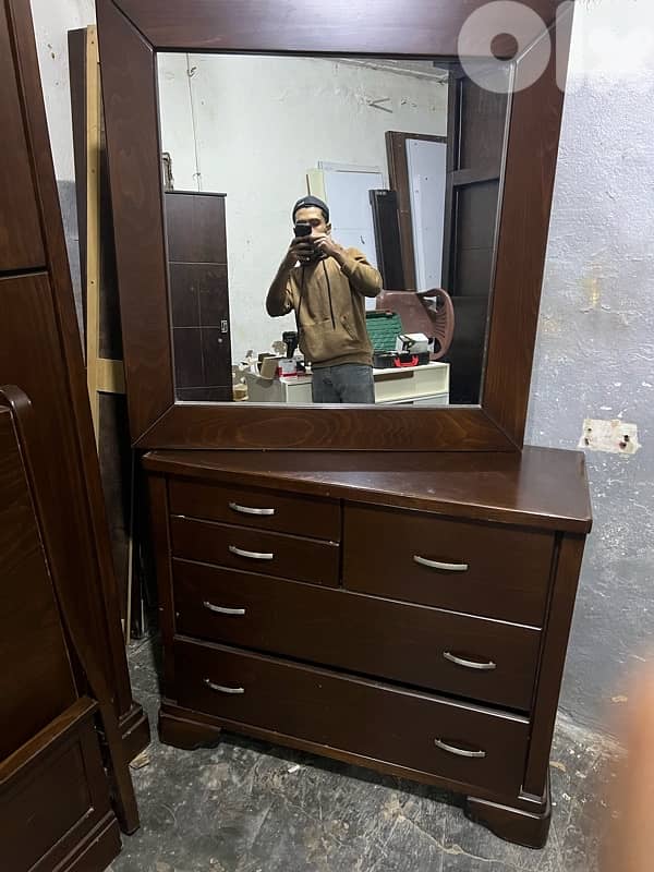 غرفة نوم ماليزية مستعملة شبه جديدة 1