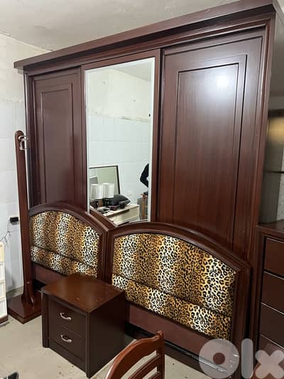 غرفة نوم تختين خشب زان ولاتي مستعملة شبه جديدة