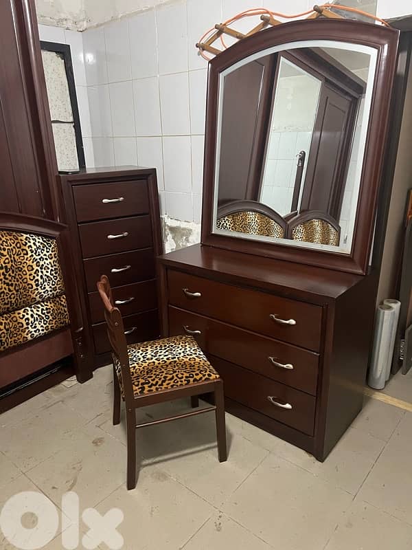 غرفة نوم تختين خشب زان ولاتي مستعملة شبه جديدة 1