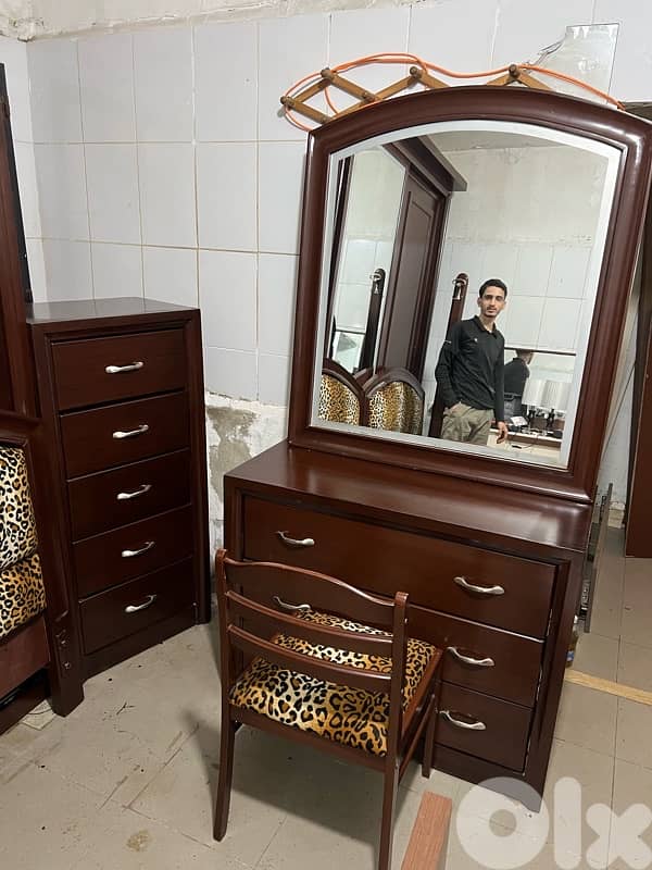 غرفة نوم تختين خشب زان ولاتي مستعملة شبه جديدة 2