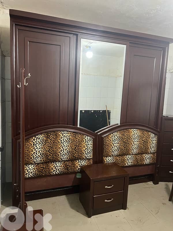 غرفة نوم تختين خشب زان ولاتي مستعملة شبه جديدة 4