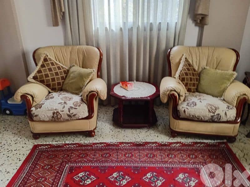 Salon with arm chairs 1