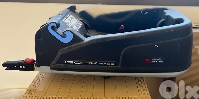 Chicco carseat with base 1