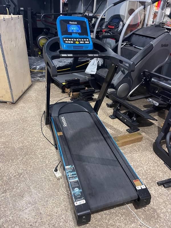 Treadmill reebook like new hold up to 120kg 1