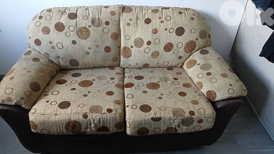 صالون للبيع