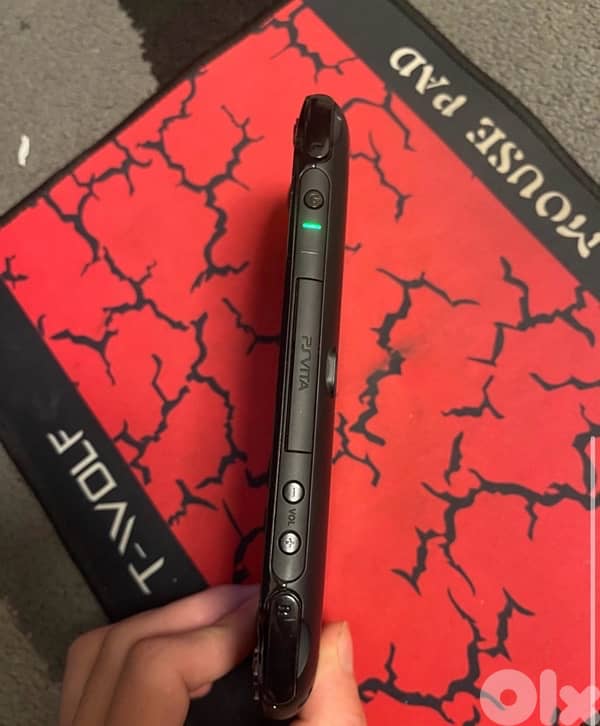 ps vita v2000 ( slim ) 2