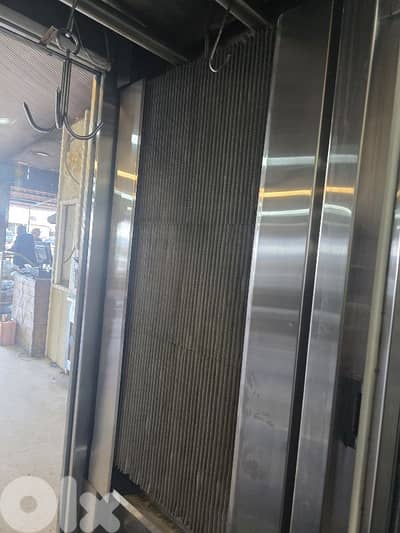 براد لحمة واجهتين وفرن غاز ١٤٠ سم ومكنة شاورما