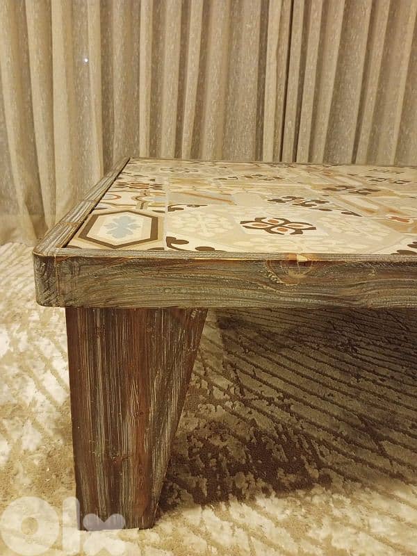 Mandala table design 4