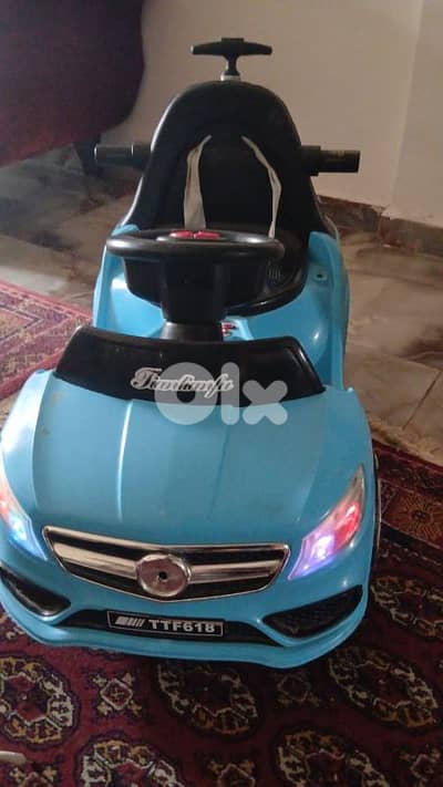 لعبه حلوه فيها اضواء وموسيقى وبترقص