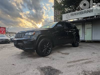 Jeep Grand Cherokee 2018 (clean car fax)