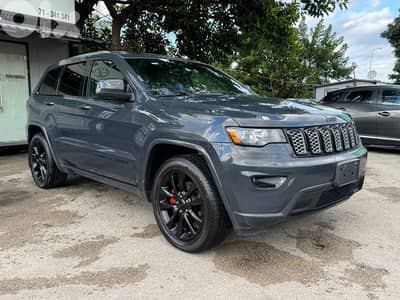 Jeep Grand Cherokee 2018 (clean car fax)