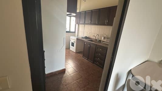 GIRL ONLY 40m Studio 1st floor furnished rent mar mkhayel Bank Beirut