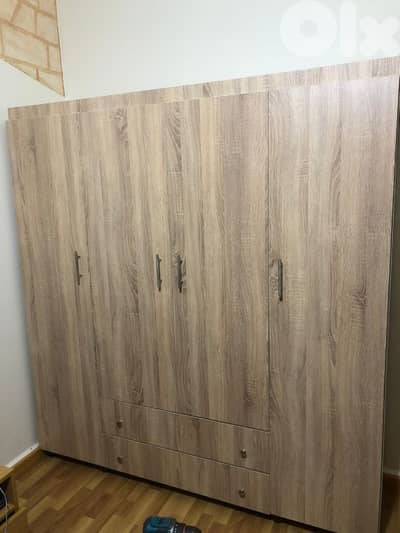 خزانة اربع درف حجم كبير عرض 180 سم