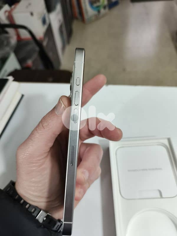 iphone 15 pro max 256gb  silver used 4