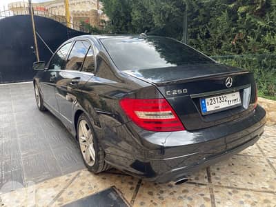 مرسيدس بنز سي-كلاس 2012