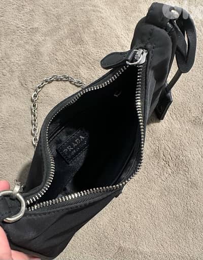 Prada Re-Edition 2005 Nylon Shoulder Bag – Black (Used)