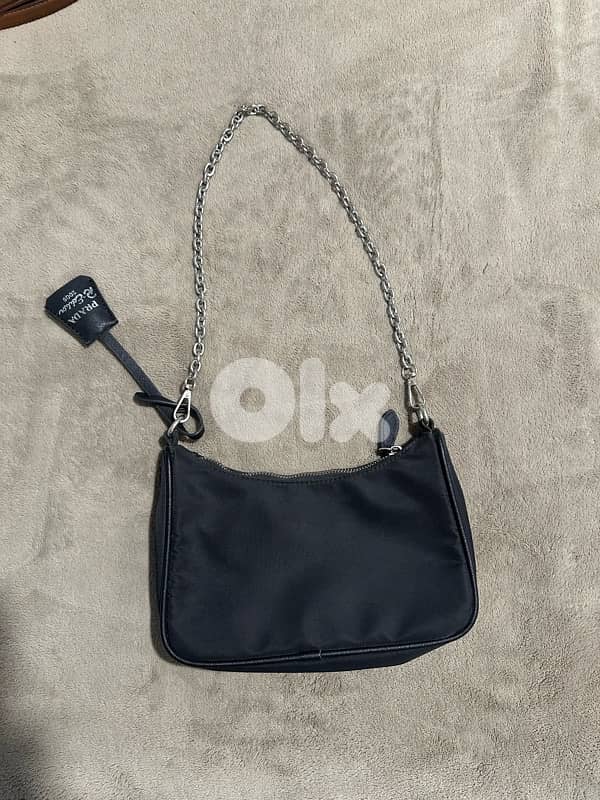 Prada Re-Edition 2005 Nylon Shoulder Bag – Black (Used) 1