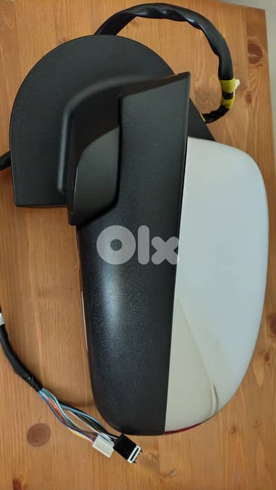 Driver mirror (left) مرآة جهة اليسار غير مستعملة