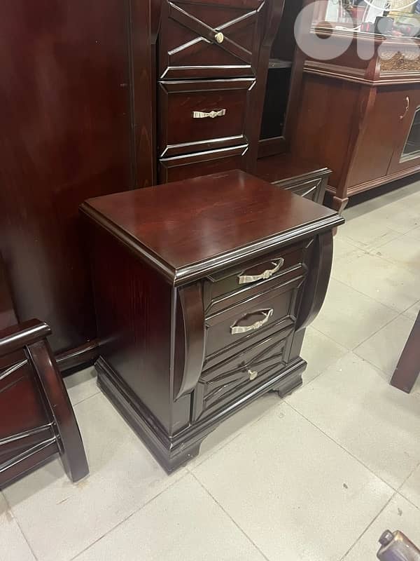 غرفة نوم خشب زان ولاتي ملكية شبه جديدة 2