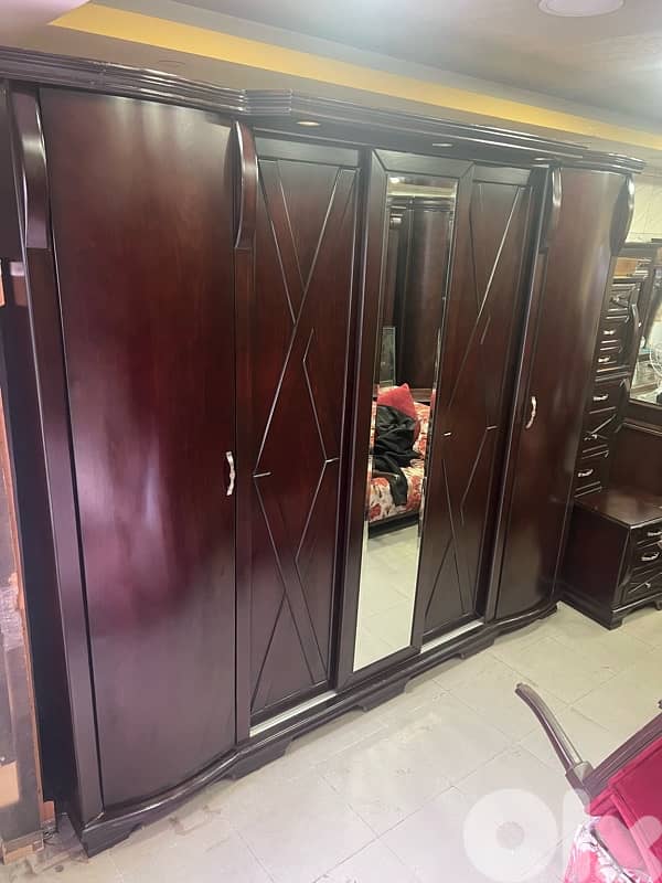 غرفة نوم خشب زان ولاتي ملكية شبه جديدة 4