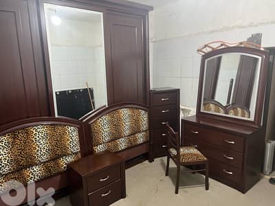 غرفة نوم تختين خشب زان ولاتي شبه جديدة