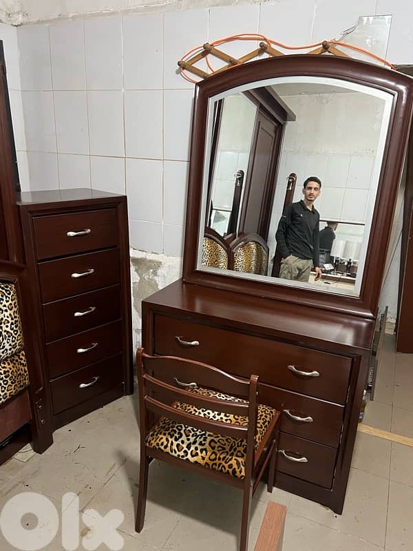 غرفة نوم تختين خشب زان ولاتي شبه جديدة 1