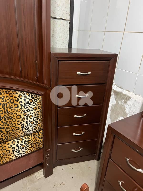 غرفة نوم تختين خشب زان ولاتي شبه جديدة 3