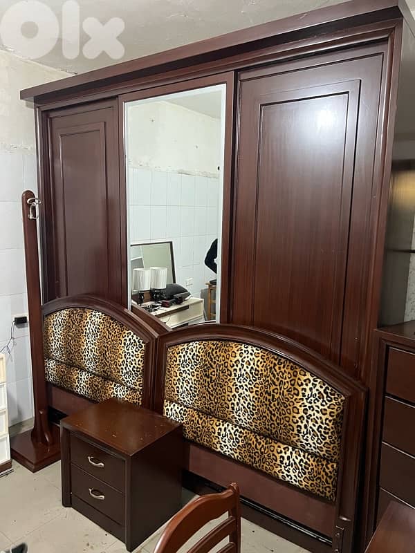 غرفة نوم تختين خشب زان ولاتي شبه جديدة 5