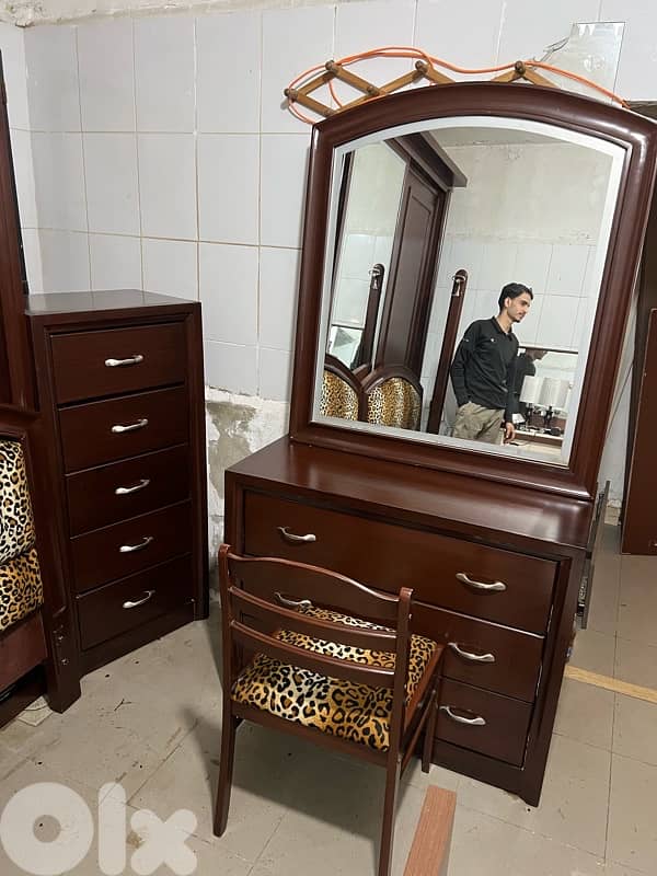 غرفة نوم تختين خشب زان ولاتي شبه جديدة 6